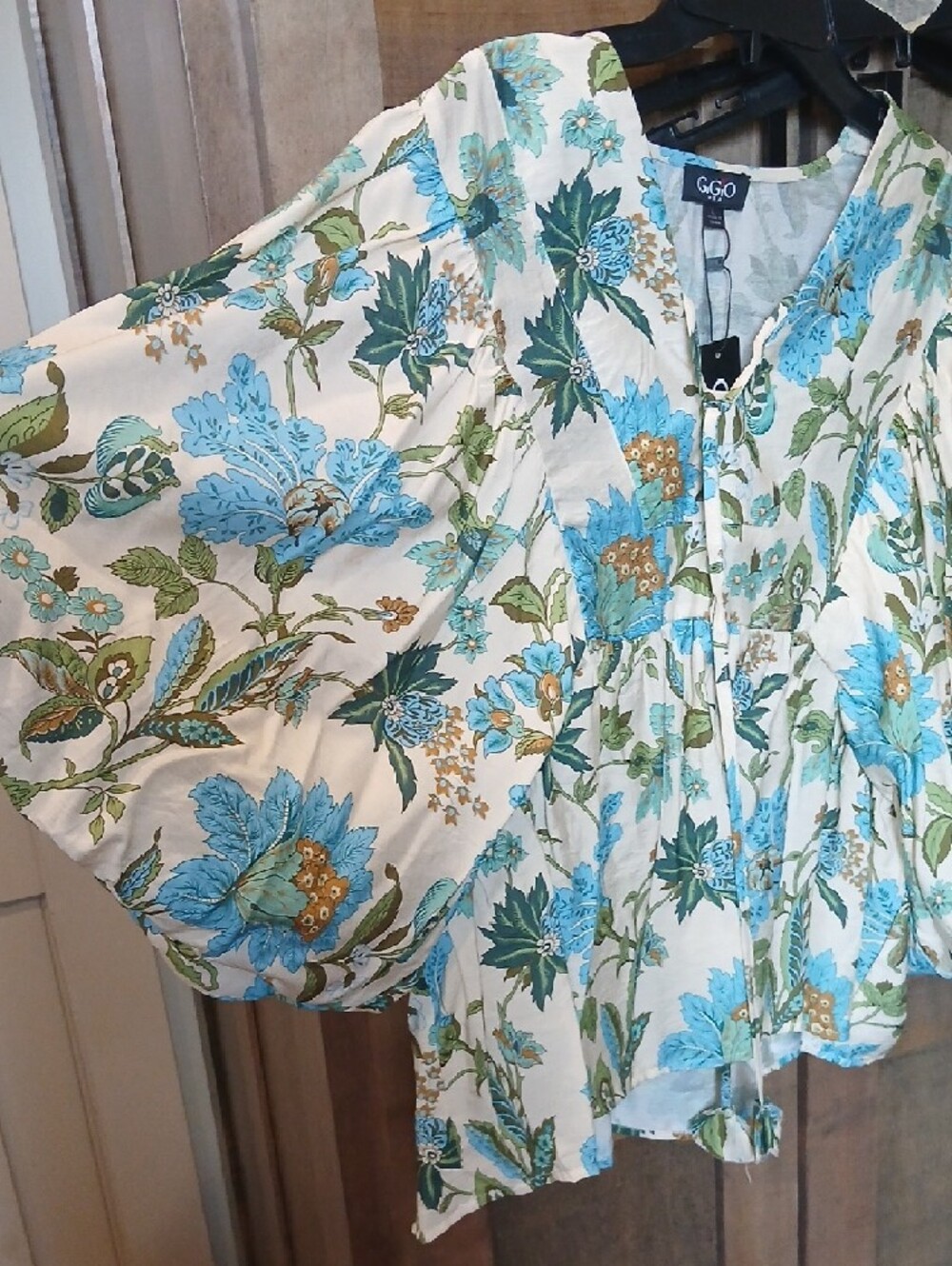 GiGiO Botanical Puff Sleeve Top - Picture 2 of 3